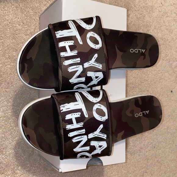 Aldo “Do Ya Thing” slides in Camo. Size 9 - Picture 1 of 4